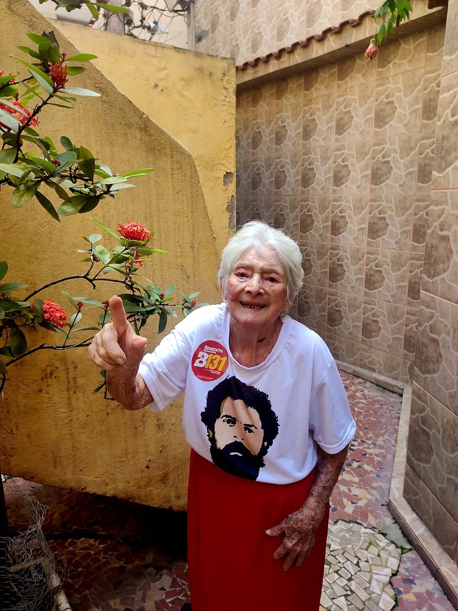 rodoinside's tweet photo. Dona Lídia, minha avó, com 96 anos foi exercer sua cidadania. Uma pena que, ela que já viu tanto, ainda precise sair de casa para ajudar a salvar o Brasil. 

#BoraLula #Vote13 #EiBolsonaroVaitomarNoCu https://t.co/KETn0GZKlr