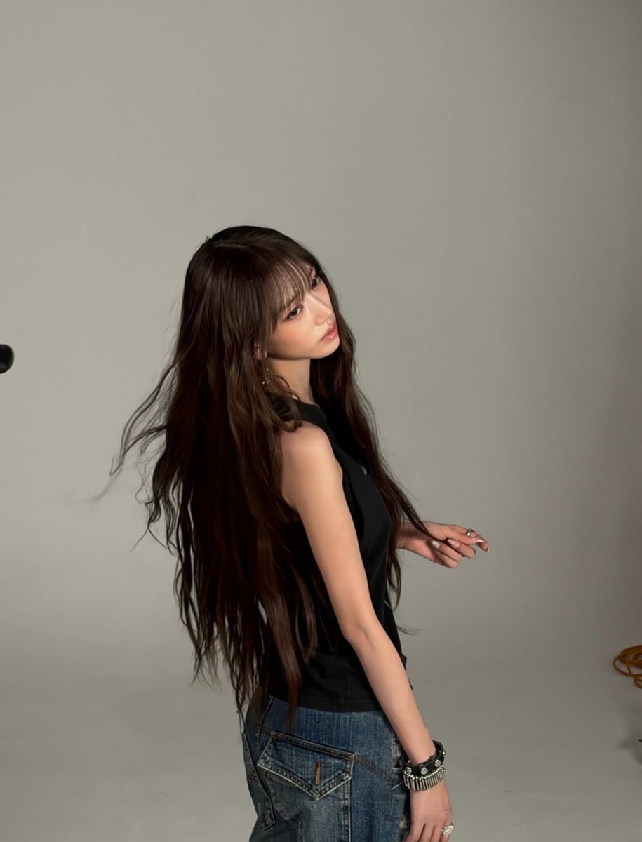 Sooinkiss's tweet photo. A cool grey space, a flash, and my thoughts drift. Wrapped in black and denim, waiting for the lens to trace my form. This simple, still moment, a brief, silent echo of the coming pose, holding onto the air https://t.co/Axjg0eYbti