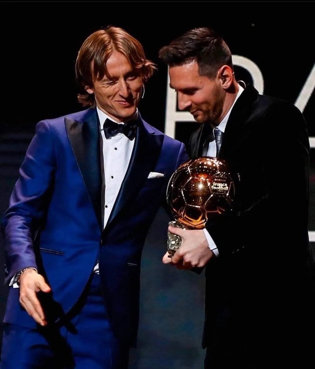 No10PlayerX's tweet photo. 🚨🗣️: Luka Modric: "I didn't play with Messi, so unfortunately for me, I was only able to give him one assist in my career.
That assist came on the day I passed the Ballon d'Or back to its rightful owner."🐐❤️ https://t.co/FYUXCi5My0