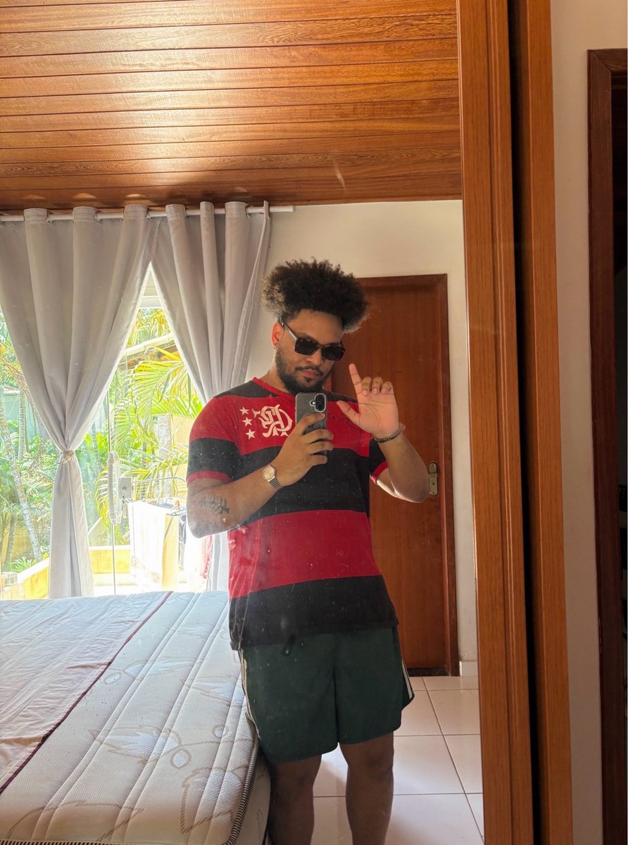 vintenovedo10's tweet photo. so arrumo a cama e limpo o espelho qnd o lula ganhar https://t.co/D2RG2cqpd7