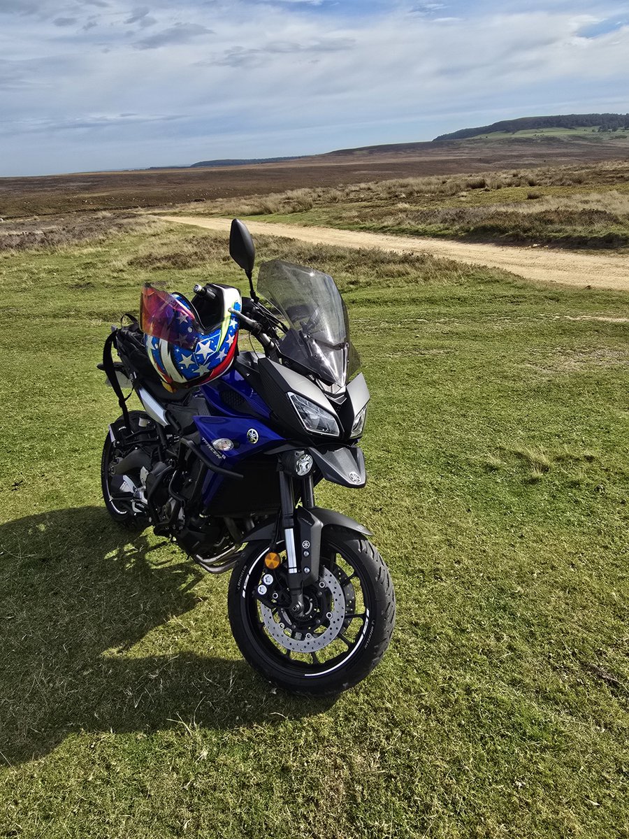CYB3R1990's tweet photo. Ride out to the middle of nowhere i'd love to live in the middle of nowhere with no one about for absolut miles! 👌 https://t.co/LmKzXwKdrF