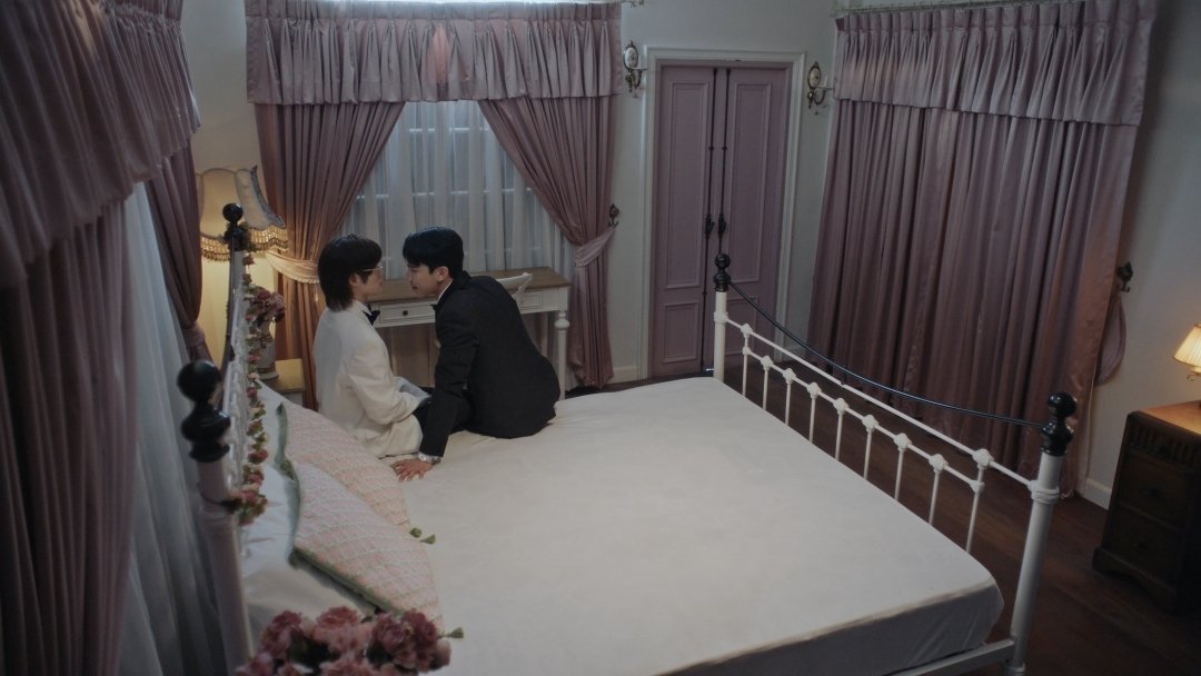 MaxNatLatino's tweet photo. La noche de bodas 😏😏

YOUR THIRD SERIES EP11

#ที่สามของเธอEP11 https://t.co/t1LWRCWaR5