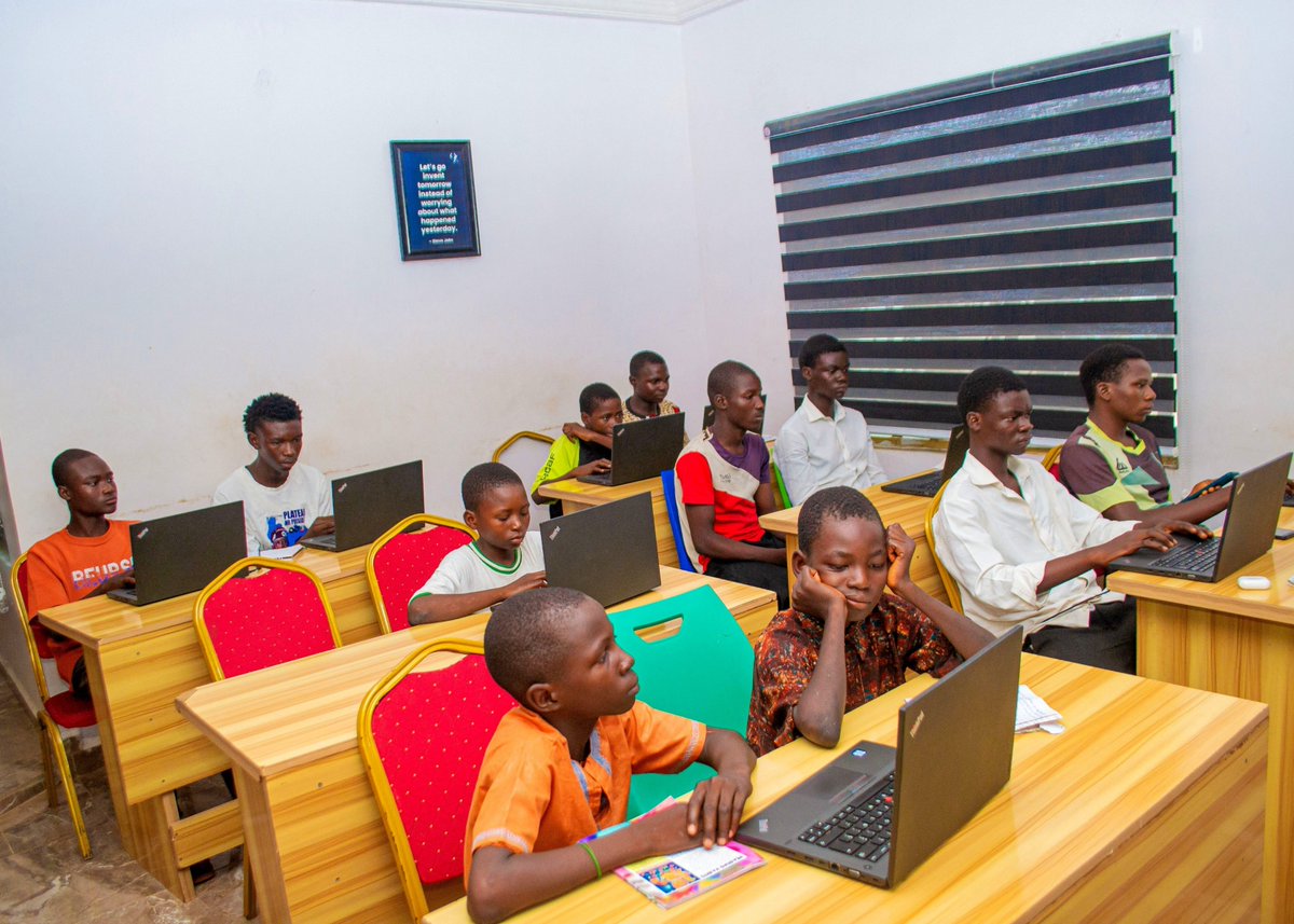 Moses1150908's tweet photo. Today marks the end of Our six (6) weeks Java Summer booot camp program, but I know this isn't the end of my journey — it's the beginning. I'm not just learning how to code but also I'm preparing myself to build the future. https://t.co/BeDJlLbIWH