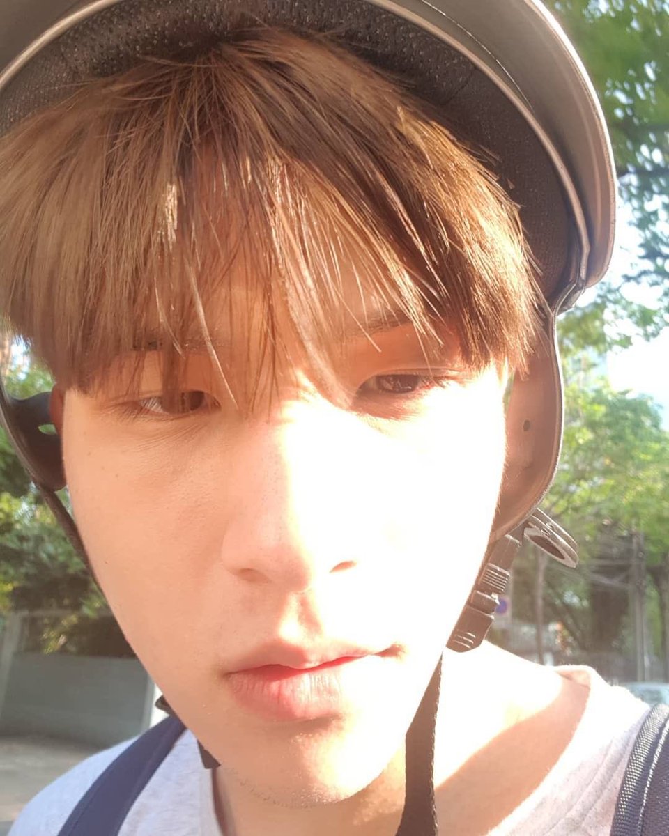 cieldemesyeux's tweet photo. คือถ้าไม่รู้จักสกายมาก่อนแล้วถามว่าสี่รูปนี้รูปไหนถ่ายก่อนหลังชั้นขอตอบว่า เงาะค่ะ หน้าเหมือนเดิมเปี๊ยบบบขนาดนี้ https://t.co/a6QL76j1MK