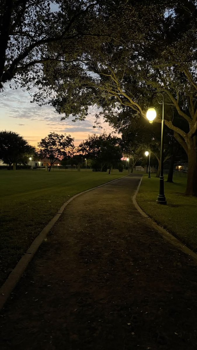iitsBilal's tweet photo. Good morning 🏃🌞  

Woke up early, stepped outside, and this morning already feels good, Just enjoying the walk 🌿✨ https://t.co/K5YB6xKrgo
