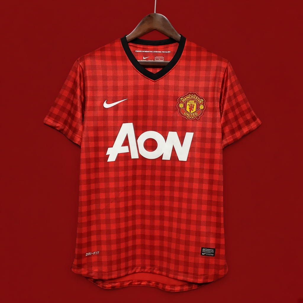 ManUtdInPidgin's tweet photo. Who be the first player wey dey come to your mind when you see this jersey? https://t.co/E3pW0ujGit