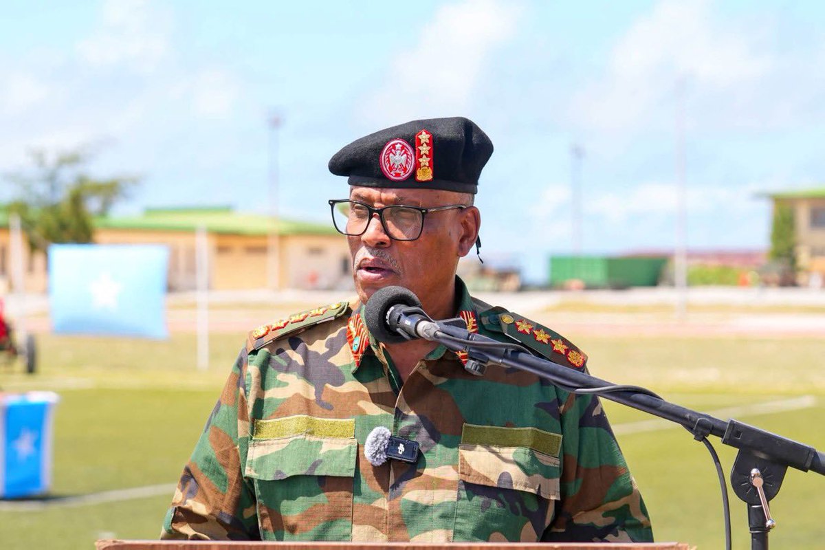 gedo247's tweet photo. The 9th Officer Cadet Class and the 22nd #Gorgor Commando Brigade were sworn in at #TURKSOM Military Academy, with Somali army Chief of Staff Brig. Gen. Maadeey Sheikhey Nurey Ufurow presiding over the ceremony, which also marked the opening of the new academic year. https://t.co/5gMGn4E6HW