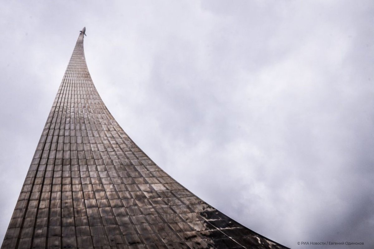 Russia's tweet photo. 🚀 #OTD in 1964, the Monument to the Conquerors of Space was unveiled at #VDNKh in Moscow.

The 107m titanium-clad monument shows a rocket soaring the skies on its way to outer space

🌌 Nowadays its an iconic symbol of the Space Age https://t.co/qyMoPBsey4