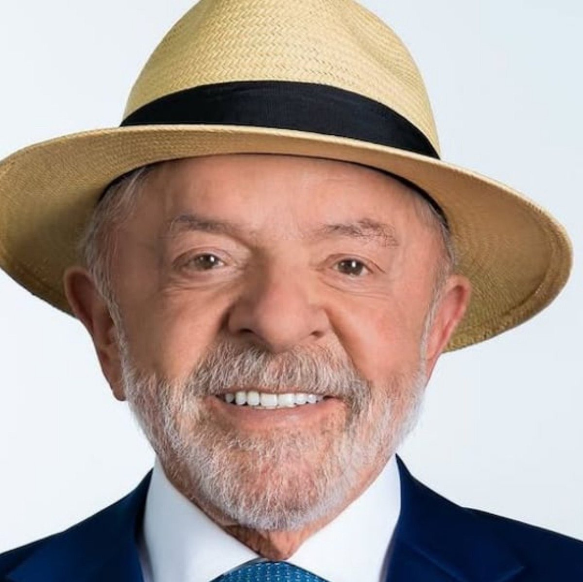 poponze's tweet photo. 19 países e territórios já divulgaram resultados das eleições brasileiras no exterior:

Lula — 11 vitórias
Nova Zelândia, Coreia do Sul, Malásia, Singapura, Austrália, China, Arábia Saudita, Palestina, Finlândia, Jordânia e Timor-Leste.

Flávio Bolsonaro — 8 vitórias
Filipinas, Hong Kong, Japão, Tailândia, Indonésia, Israel, Catar, Emirados Árabes Unidos e Taiwan.