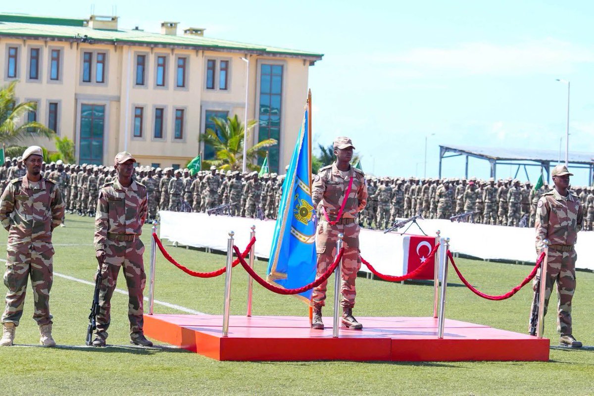 gedo247's tweet photo. The 9th Officer Cadet Class and the 22nd #Gorgor Commando Brigade were sworn in at #TURKSOM Military Academy, with Somali army Chief of Staff Brig. Gen. Maadeey Sheikhey Nurey Ufurow presiding over the ceremony, which also marked the opening of the new academic year. https://t.co/5gMGn4E6HW
