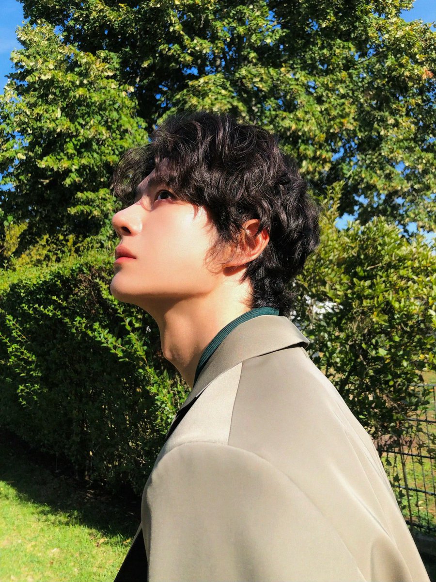 yibow0085's tweet photo. YIBO-OFFICIAL weibo update.

「Paris BO log」
等待…
⬇️
走吧！#王一博

WANG YIBO LACOSTE NO WHITE
#WangYiboPFWxLacosteSS27

#WangYibo #王一博 #หวังอี้ป๋อ https://t.co/EB0BVTwbxE