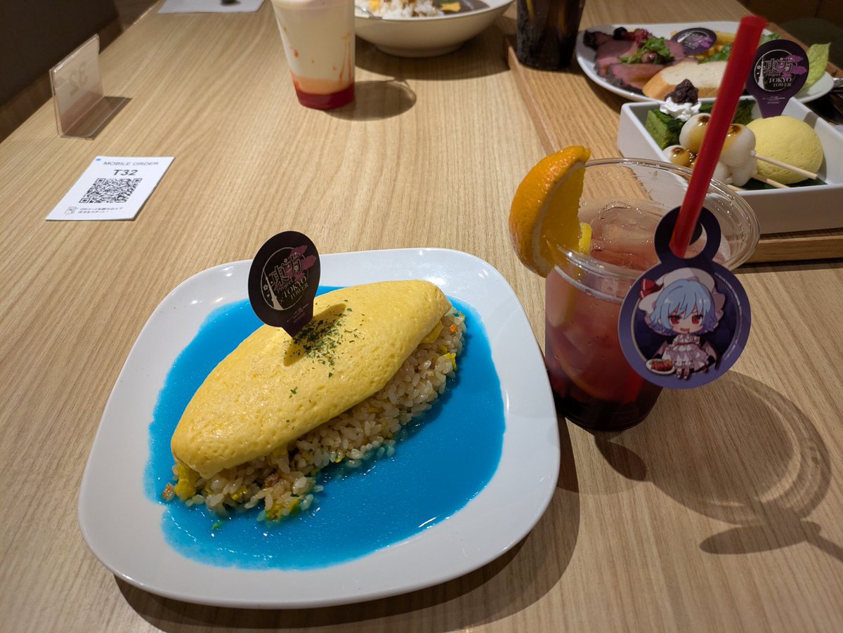 pehzok's tweet photo. 帰宅できました〜
例大祭お疲れさまでした！
終わったあとは東京タワーで、やべー色のコラボオムライス食べたぜ https://t.co/4QaZu2AK5x