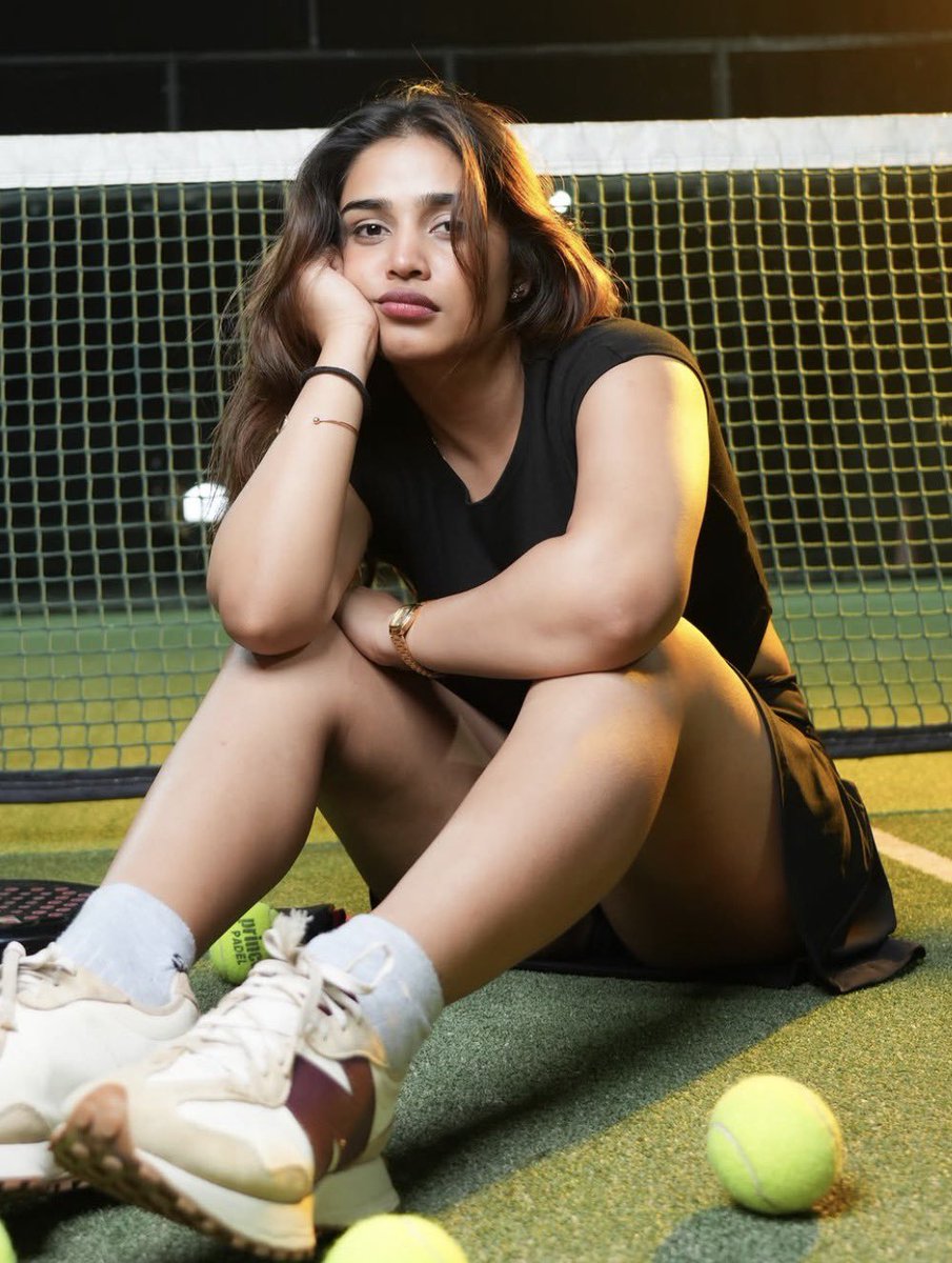biker4g's tweet photo. Oo tennis banthula papa 😘😋 

#VarshaDsouza #Varsha https://t.co/PmTtSPoFBu
