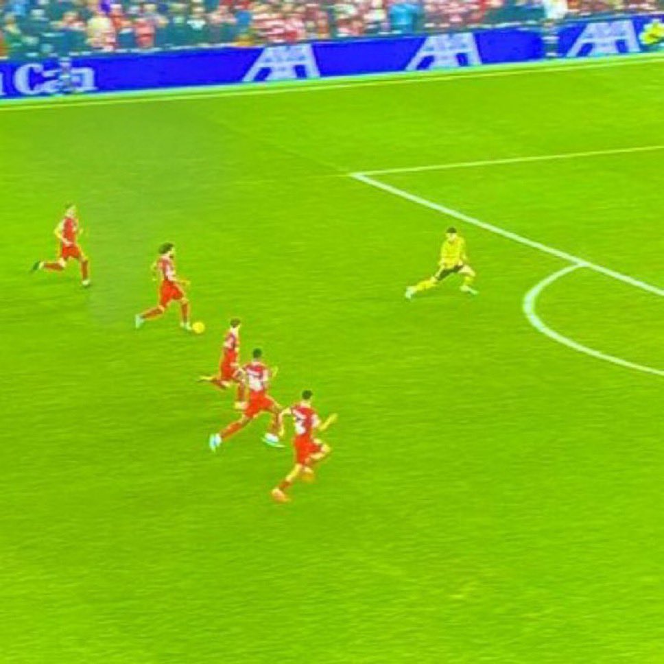 Afc_Nels20's tweet photo. The day Declan Rice stopped a five-man Liverpool attack 😳🤯 https://t.co/wO8S5F9QSm