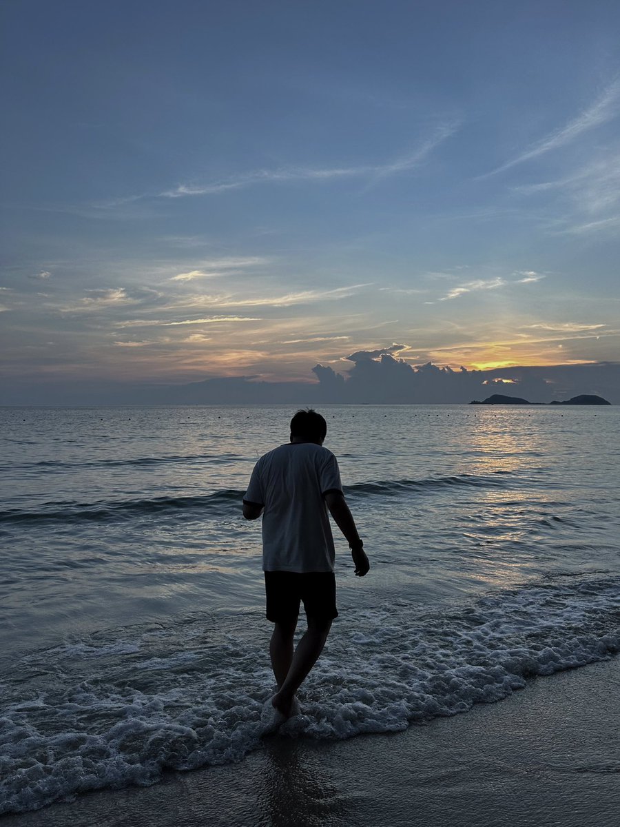 pararomm's tweet photo. sea boyy, 🌊 https://t.co/HKMTtue22x