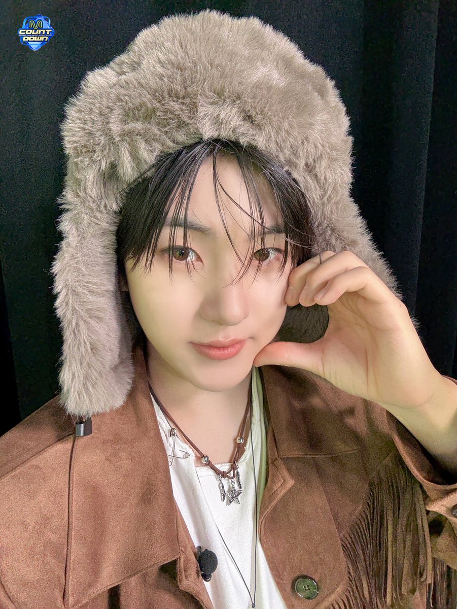 kyets916's tweet photo. 이런 졸귀 얼굴을 하고 0 hero 어쩌고 가사를 썼다는거지... https://t.co/uiuKAc7kBr