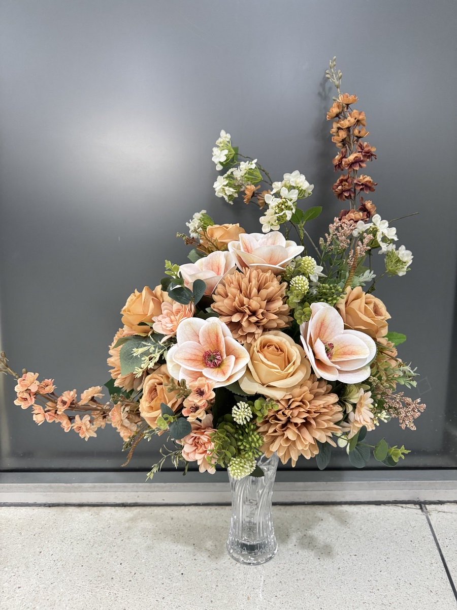 Giftsuzapataka's tweet photo. ร้านดอกไม้ ศูนย์ราชการแจ้งวัฒนะ 
สั่งได้ทุกวันน้า 🌷💐 #ร้านดอกไม้  #ร้านดอกไม้กรุงเทพ #รับจัดดอกไม้ https://t.co/TBv8MoCl0L