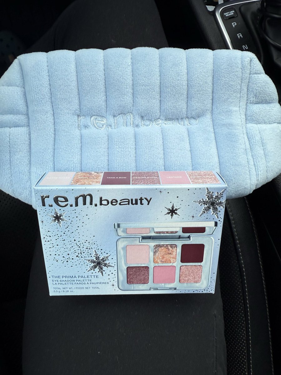 sun_ndmoon420's tweet photo. secured my eyeshadow palette AND holiday makeup bag this morning at ulta!! 🤍🤗 the display was so stunning, and im not even kidding “supernatural” was playing when I walked in 😽 it was meant to be! https://t.co/2CpNBptQsM