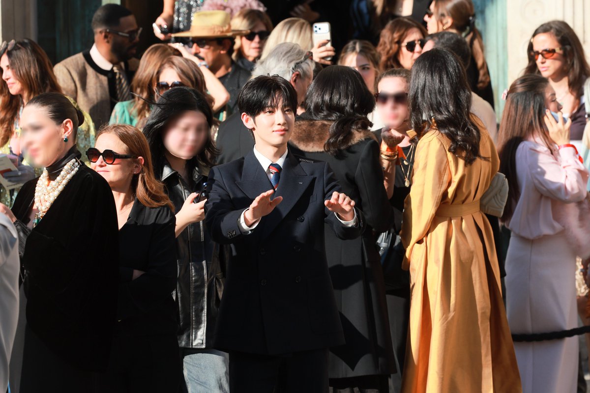 soso_note1's tweet photo. 너무 귀여웡 😄😄😄😄😄
#PARKSIWOOxVALENTINO 
#VALENTINOPFWSS27 
#PARKSIWOO https://t.co/FJ5Fx12u1u
