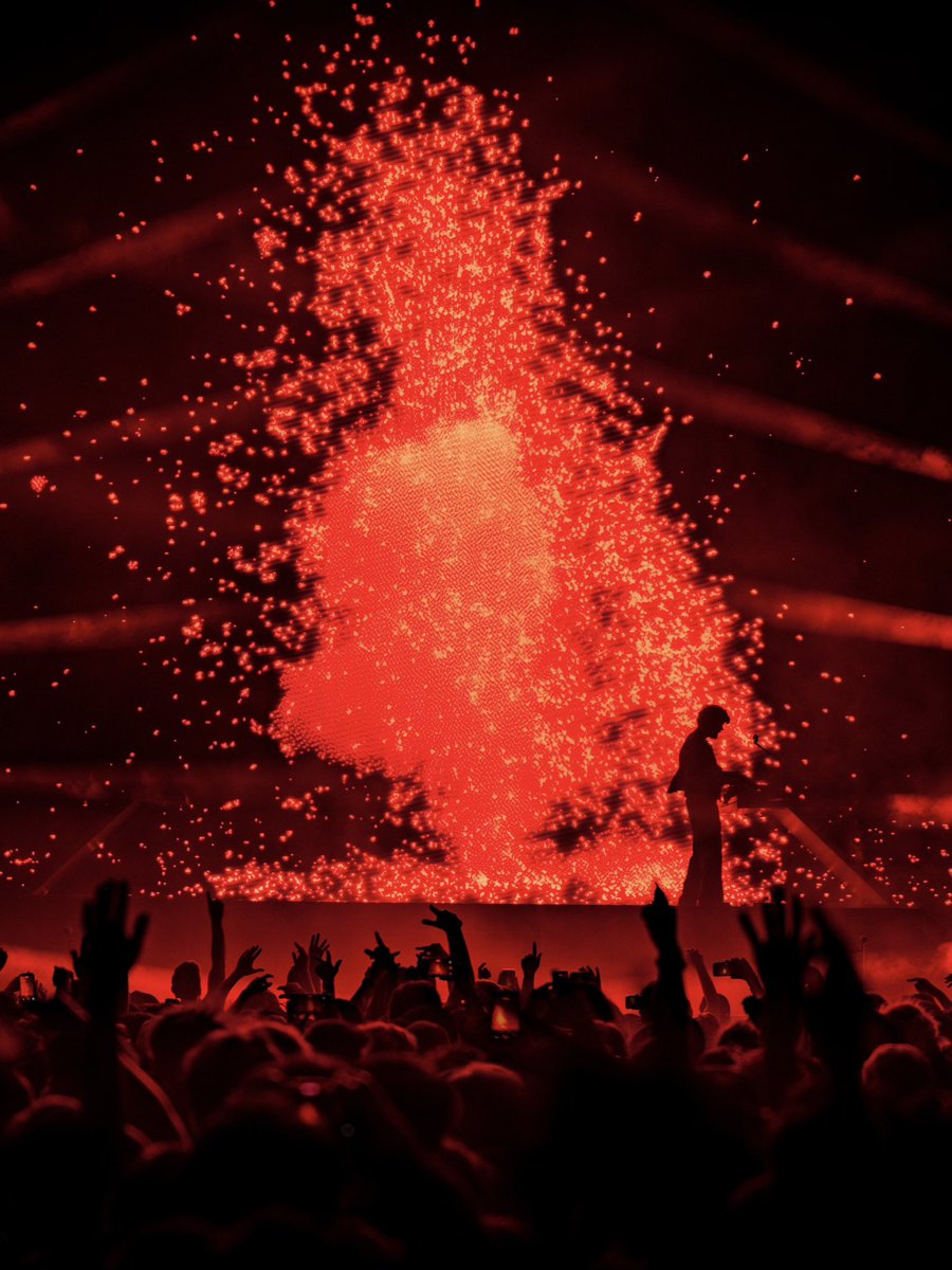 madeon's tweet photo. San Francisco you were magical. Thank you for bringing the energy https://t.co/ZKD77Gyvk4