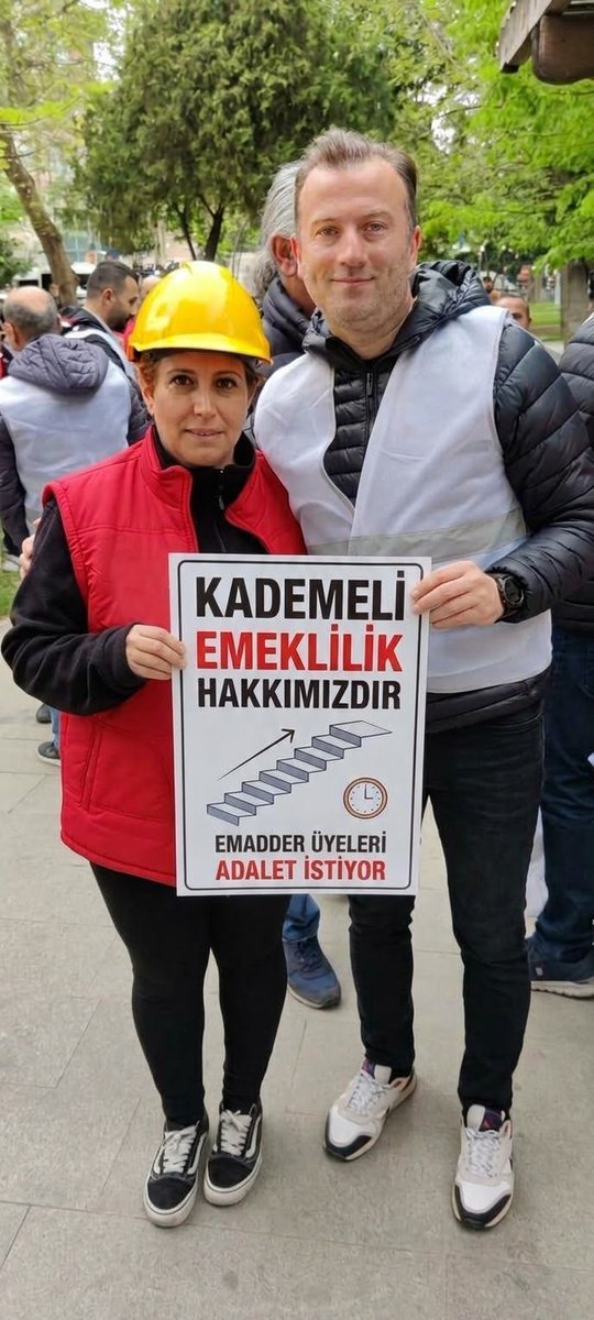 b_aslan24's tweet photo. Aynı dönemin çalışanları arasında 17-20 yıl fark olamaz! Bu uçurum acilen kapatılmalı.

@EmadDernegi
#KademeMeclisinişi https://t.co/OuzC6S2jZK