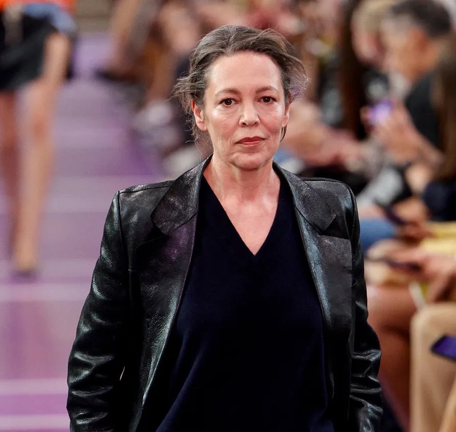 marilynhacks's tweet photo. i love how olivia colman manages to gag the world every time she comes out of hibernation. https://t.co/cs73jPg96T