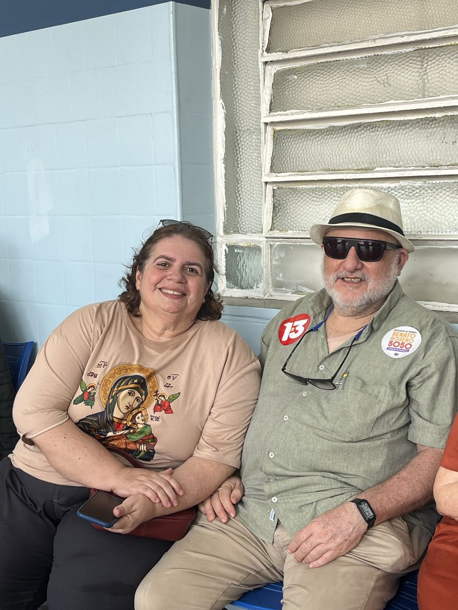 exaustaevencida's tweet photo. a sorte de crescer numa família 100% esquerdista - e ter uma tia que participou da criação do PT Ceará, um pai maquinista e professor que sempre soube de que lado está, tbm PT, por ser proletário, uma mãe fruto de políticas públicas… dia de festa na nossa família sempre! ✨♥️ https://t.co/4K0C4g8Tze
