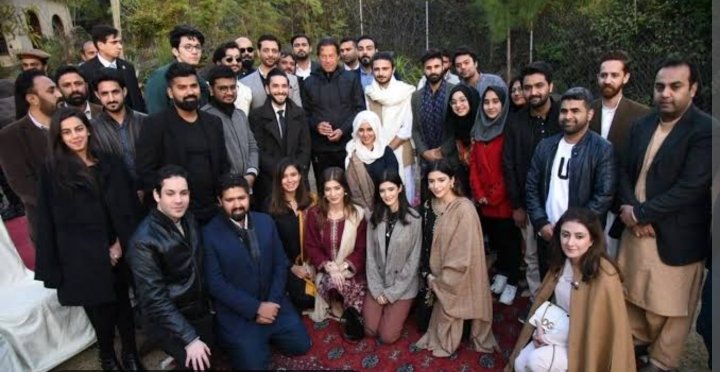 shoaibugti's tweet photo. A president calls a grand meeting for Social media influencer just to increase his social media followers. 
A presidential grand meeting, the owner of the world's leading companies is actively involved in making his country a more superpower through new productive, innovative 1/1 https://t.co/vpnCpmYTGM