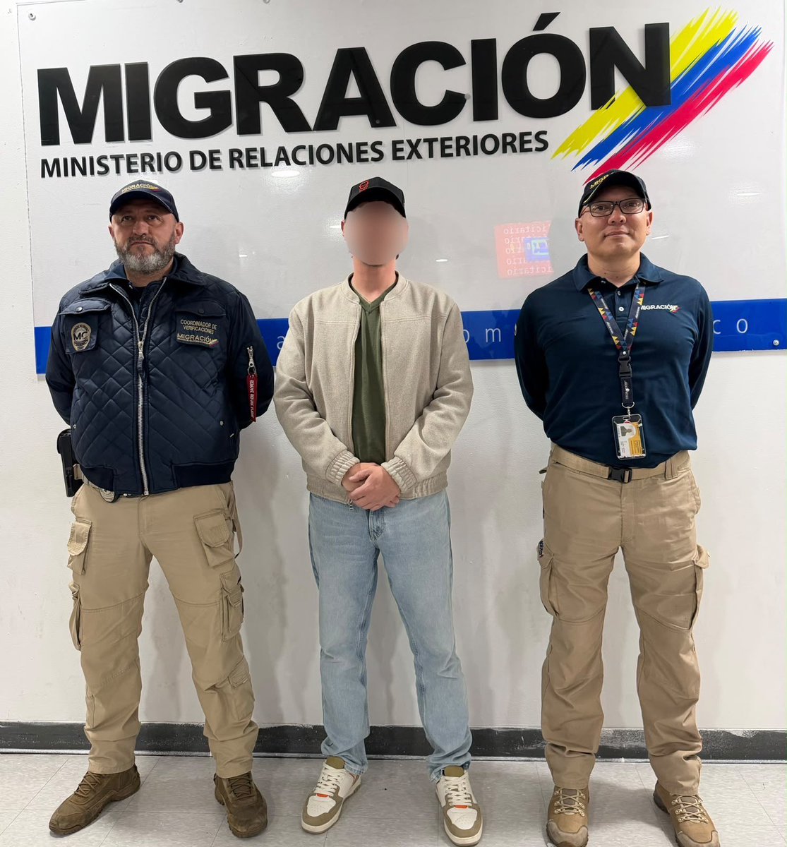 MigracionCol's tweet photo. Siguiendo las instrucciones del presidente @ABDELAESPRIELLA @MigracionCol ya hizo efectiva la deportación del ciudadano ruso Sergei Vagin, en permanencia irregular en el país desde 2017, y quien estaba afectando la seguridad y la soberanía. https://t.co/iV7o6FdBzB