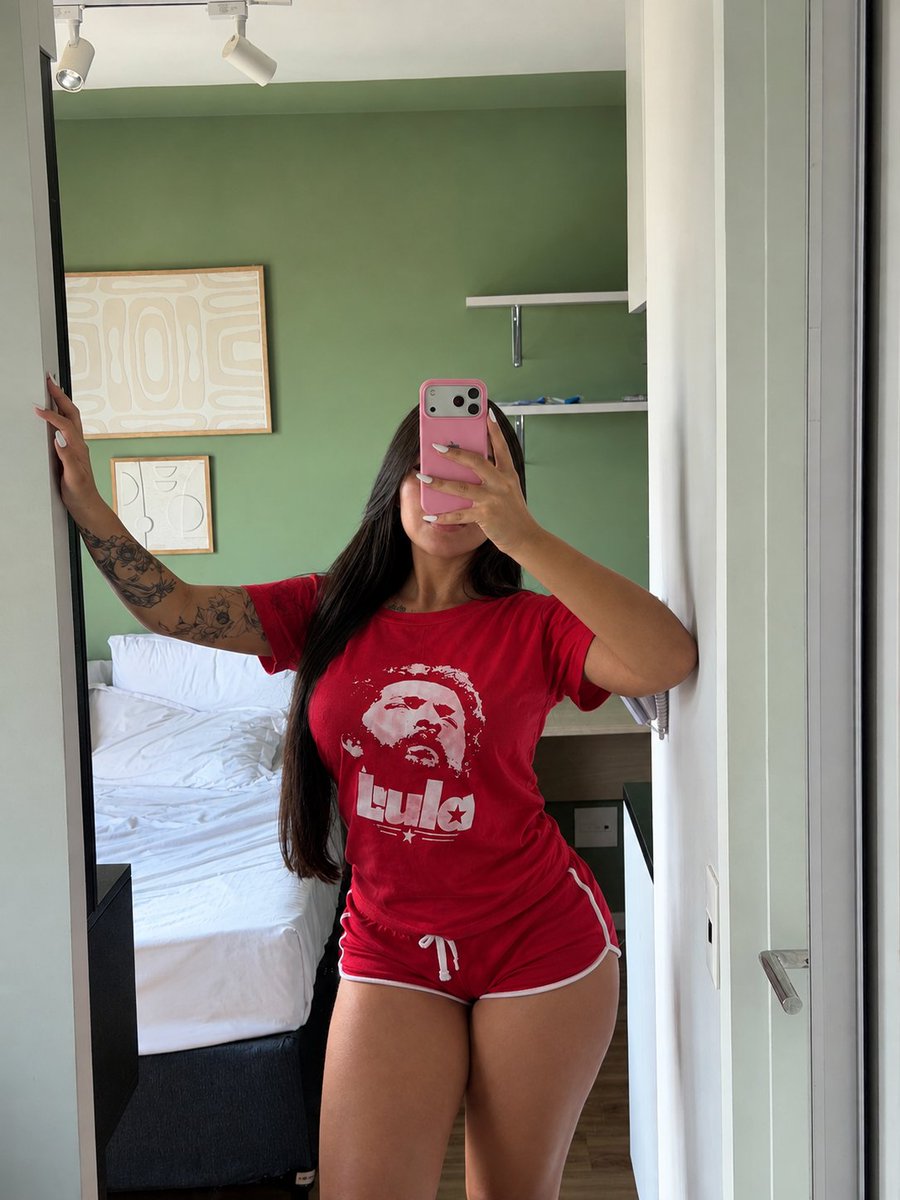 Sabriyebjyw's tweet photo. Me or Lula - 1⃣3⃣ - 🌸 https://t.co/uRTQZDf1jB