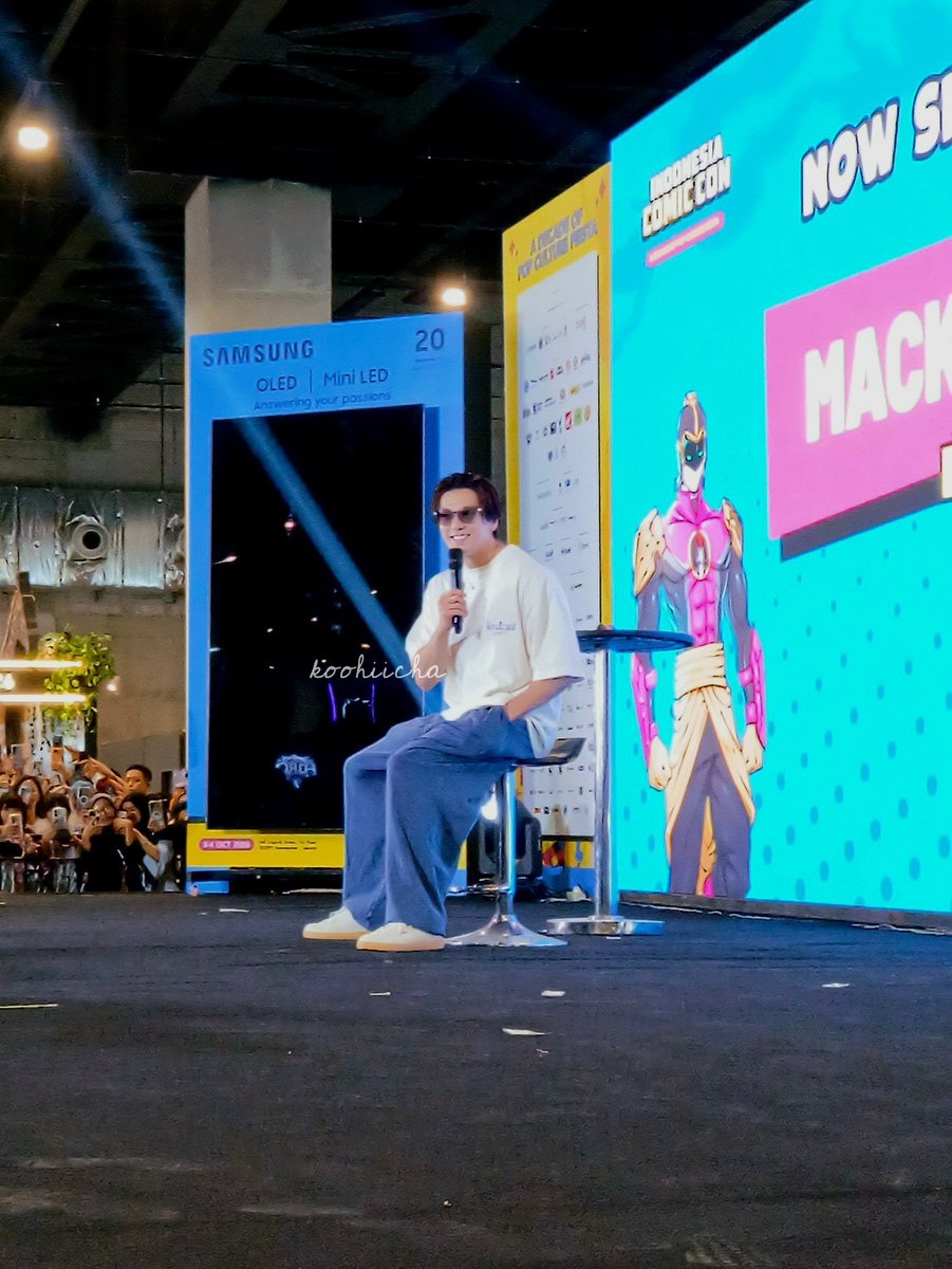 koohiicha's tweet photo. Hari ini dia senyum mulu, lagi good mood banget kayanya #mackenyu #indonesiacomiccon #ICC2026 https://t.co/gmAnFS6gfX
