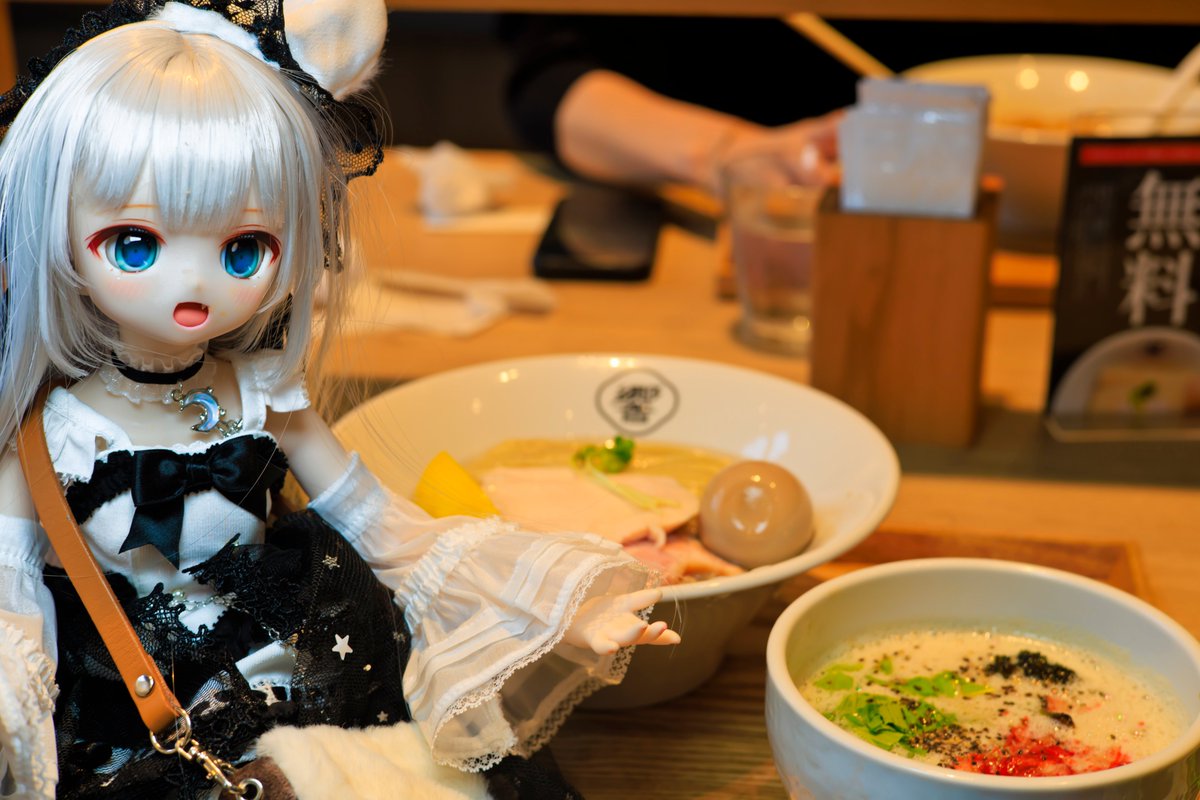 merriespdoll's tweet photo. #深夜の飯テロドール部
今日適当に入ったラーメン屋さんだったんだけど美味しかったのだ！
昆布水つけそば 鶏白湯つけそばスペシャル
麺はアルデンテだったからもうちょっと茹でても良かったかもしれない
#akiっこ #木茶��物園 #ひいらぎ工房 #うちのこかわいい https://t.co/BrmP6KmSGN