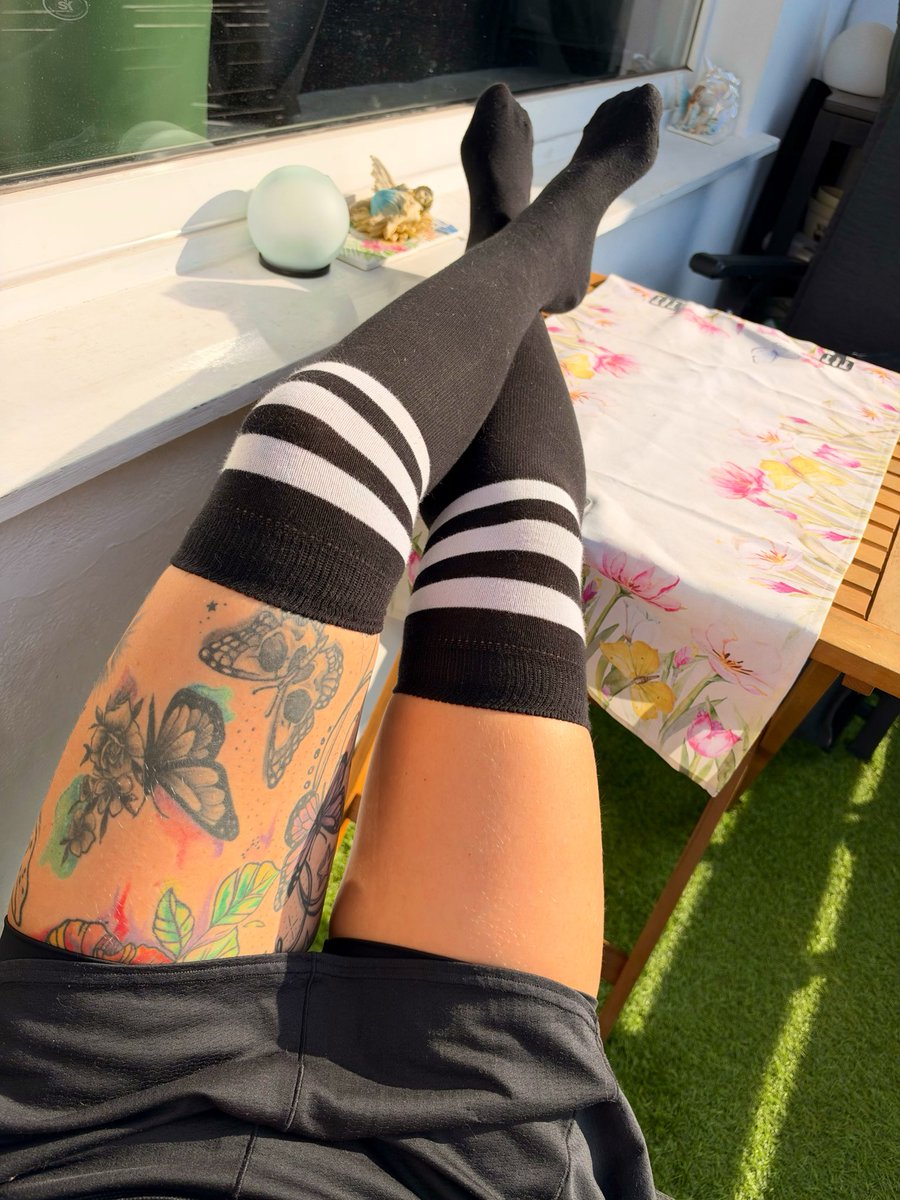 AlphaGymQueen's tweet photo. Starke Arme, starke Haltung und die Sonne im Gesicht – fühlt sich gerade einfach richtig an.
Was gibt euch an so einem Tag diesen guten Kick? https://t.co/cMxYCjpLby