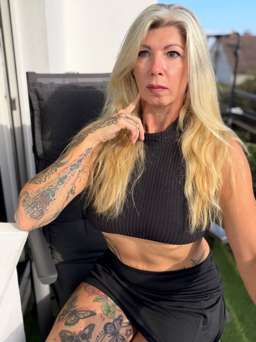 AlphaGymQueen's tweet photo. Starke Arme, starke Haltung und die Sonne im Gesicht – fühlt sich gerade einfach richtig an.
Was gibt euch an so einem Tag diesen guten Kick? https://t.co/cMxYCjpLby
