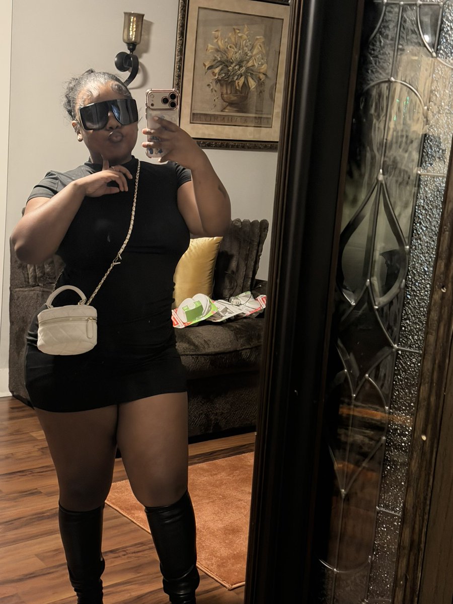 1onefinestc's tweet photo. Bad bitches luv Blak🖤 https://t.co/V1UgxLgqBt
