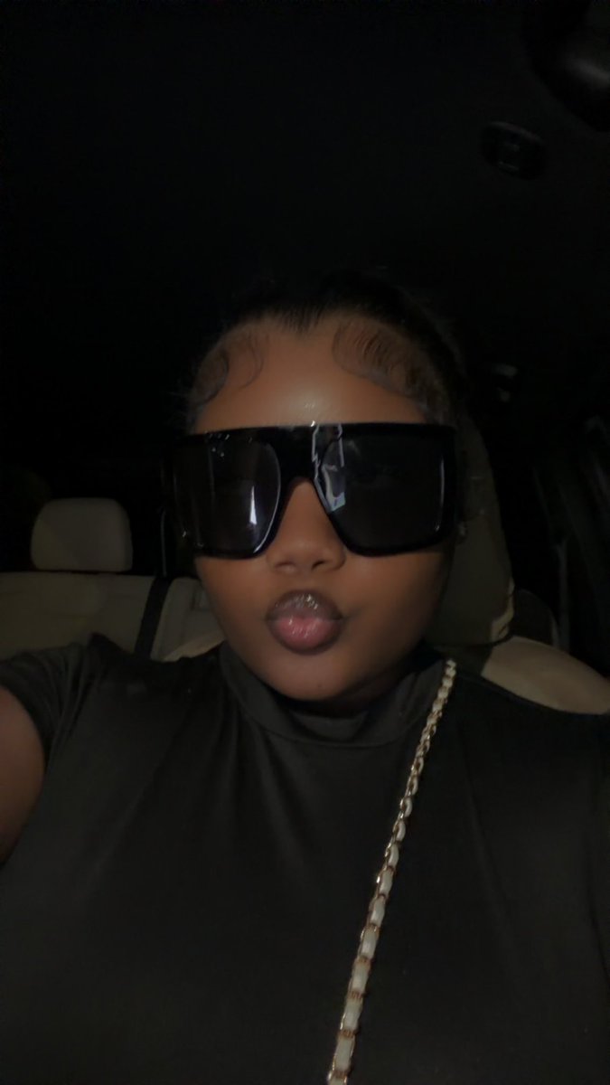 1onefinestc's tweet photo. Bad bitches luv Blak🖤 https://t.co/V1UgxLgqBt
