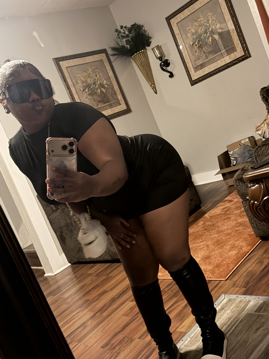 1onefinestc's tweet photo. Bad bitches luv Blak🖤 https://t.co/V1UgxLgqBt