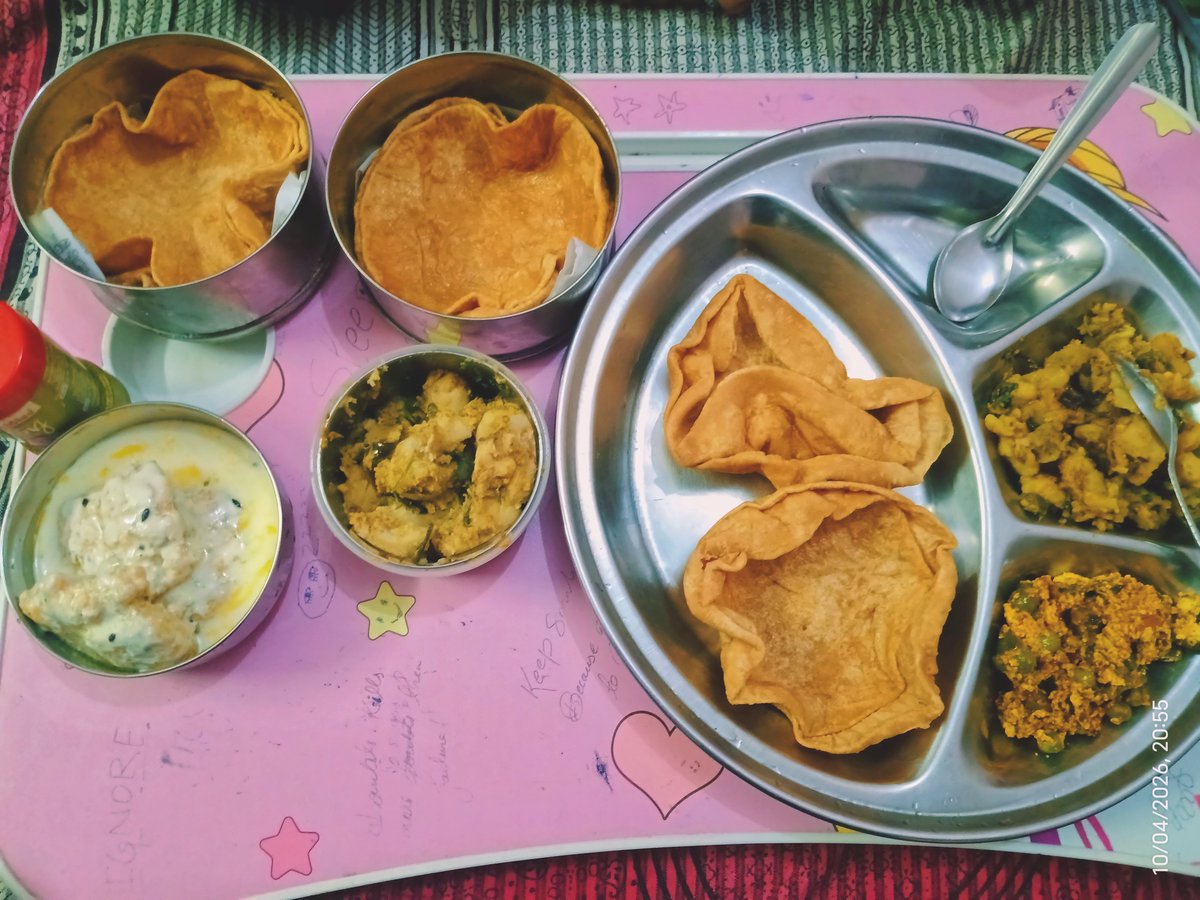 oreocrunnnch's tweet photo. Everything and the roomate who brings ghar ka khana....blessing fr!!!!😋 https://t.co/NC4uxJAs0H