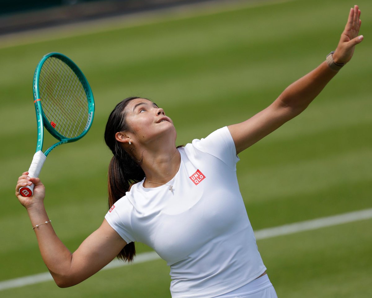 CCT157175's tweet photo. Emma Raducanu  >>> 🎾 🦪 https://t.co/MvBY8sYbyV