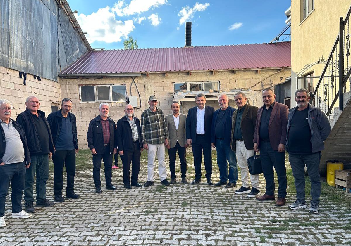 celalettin_kose's tweet photo. 📍KELKİT

#Deredolu Beldemiz ile #Çamur ve #Sadak köylerimizi; İlçe Başkanımız, Gençlik Kolları Başkanımız, İl Genel Meclis üyemiz ve teşkilat mensuplarımızla birlikte ziyaret ettik.

Bizleri samimiyetle karşılayan muhtarlarımıza ve hemşehrilerimize gönülden teşekkür ediyorum. https://t.co/tz7avvzeHp
