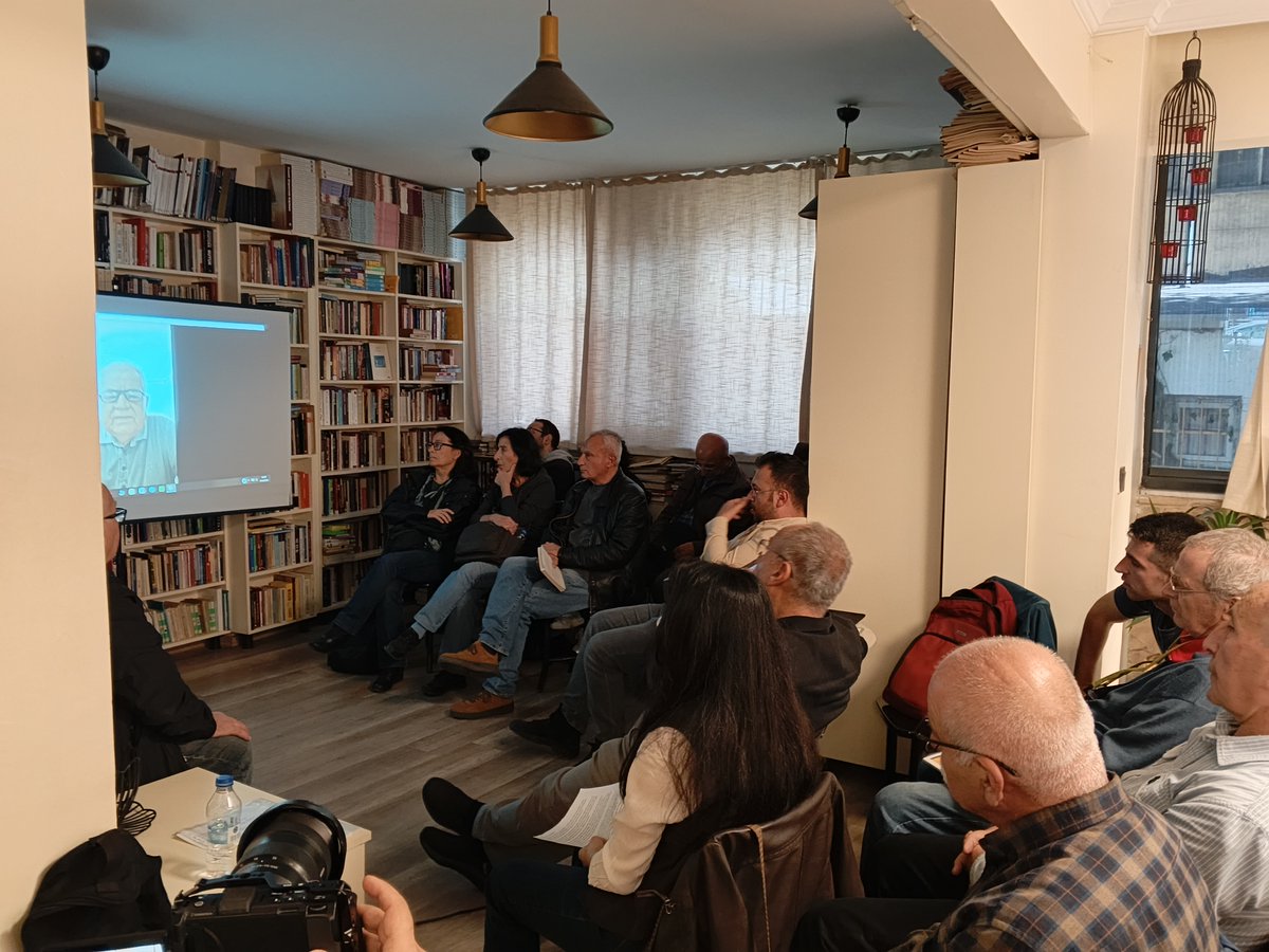 interyayinlari's tweet photo. Kurucumuz Ali Yavuz Çengeloğlu’nu, ölümünün 24. Yıldönümünde Osmanbey’de bulunan Nostalji Kitap & Kahve’de düzenlediğimiz etkinlik ile andık.

Hasan Erkul’un yönlendiriciliğini yaptığı etkinlikte;
İnter Yayınları adına konuşma yapıldı.
Ali Yavuz’u tanıyan insanlar ile yapılan söyleşilerden oluşan sinevizyon gösterildi.

İnter Yayınları çevirmenleri Mehmet Ali İnci, Saliha Kaya, Süleyha Kaya; Ali Yavuz’a dair izlenimlerini duygularını, düşüncelerini ifade ettiler. Çevirmen İsmail Yarkın’ın etkinliğe gönderdiği yazılı mesaj okundu.

Ali Yavuz ile yolları kesişmiş, birlikte çalışmış, O’nu tanıyanlar yaptıkları konuşmalarda Ali Yavuz hakkında anılarını, duygu ve düşünceleri ifade ettiler.
Ali Yavuz’un “dünyayı yorumlamak ve değiştirmek için” şiarıyla yürüttüğü yayıncılık faaliyetinde geride bıraktığı Marksizm-Leninizm kitaplığından beslenen devrimciler, komünistler onu hep sevgiyle ve saygıyla anacaklardır.

Dünyayı yorumlamak ve dünyayı değiştirmek isteyenlere İnter Yayınları mükemmel bir kitaplık, iyi bir fırsat  sunuyor.
Ali Yavuz Çengeloğlu, yaptıklarıyla, bıraktıklarıyla ve eserleriyle, yaşamaya devam ediyor.
O aramızda, bizimle, mücadelemizde yaşıyor ve hep yaşayacak!