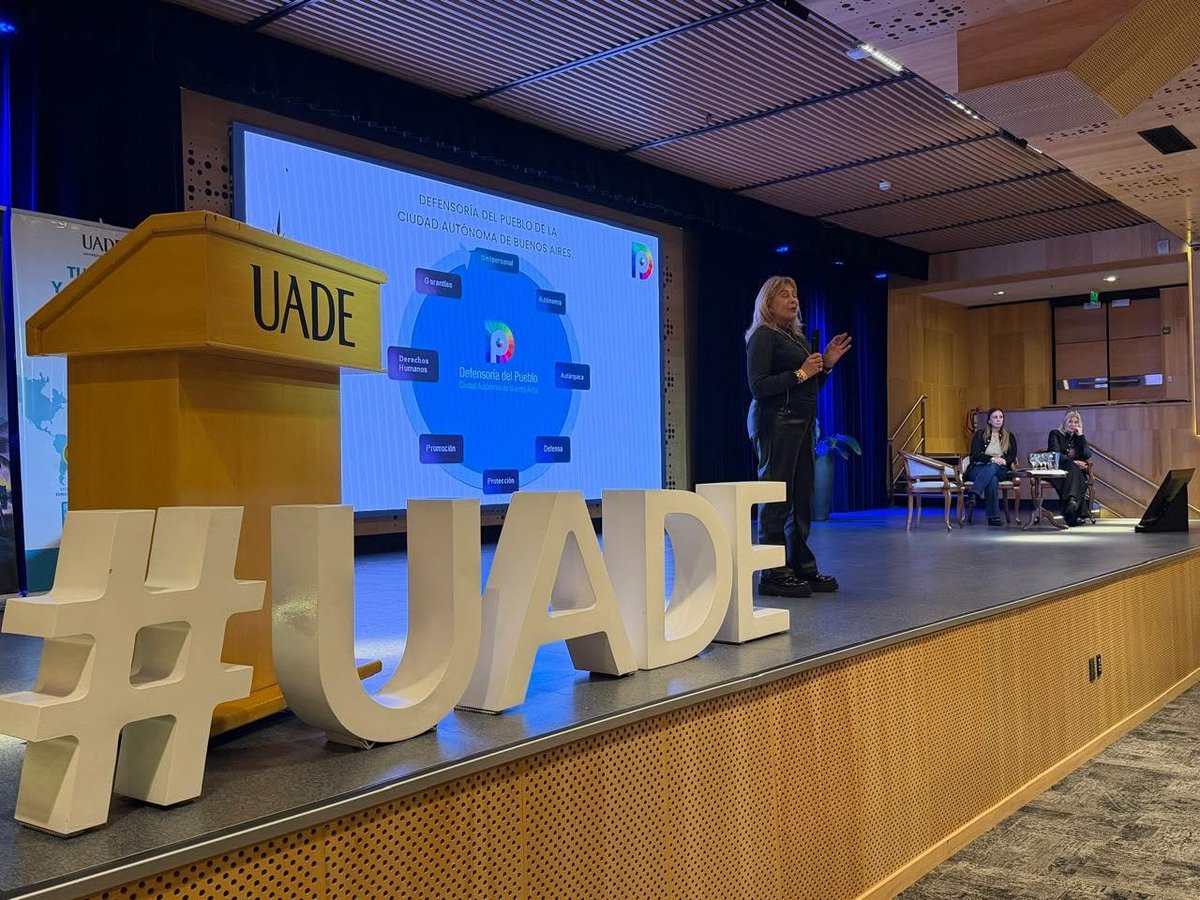 Def_Turista's tweet photo. #Jornada en la UADE en el marco del Día Mundial del Turismo para los estudiantes en la carrera de #turismo.
La #DefensoríaDelTurista participó con una charla sobre sobre derechos del pasajero en el transporte aéreo y asistencia al viajero. https://t.co/tiJhCfCL8l