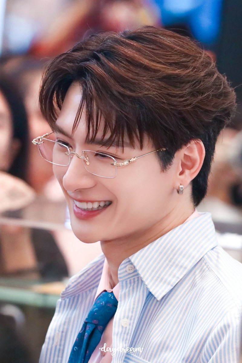 destinylineKM's tweet photo. ใจดี ยิ้มหวาน ตัด A 95 😭✨🤏🏻

#DELSEYPARISxKrist
#KristPerawat
#dayxdreams_ https://t.co/4pcekwKAzG
