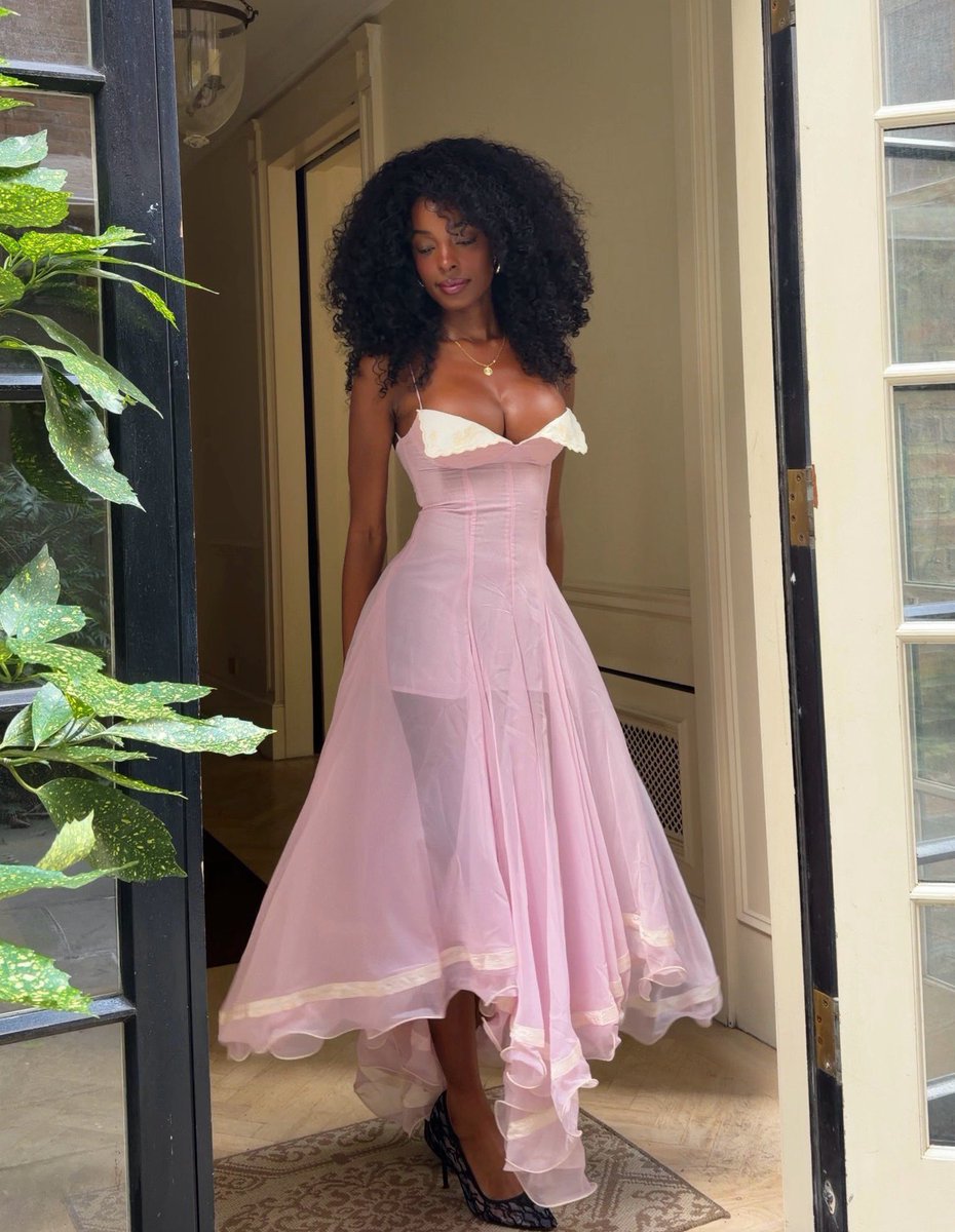 MissMeganMilan's tweet photo. I love a pink dress https://t.co/dEAKRCYKPt