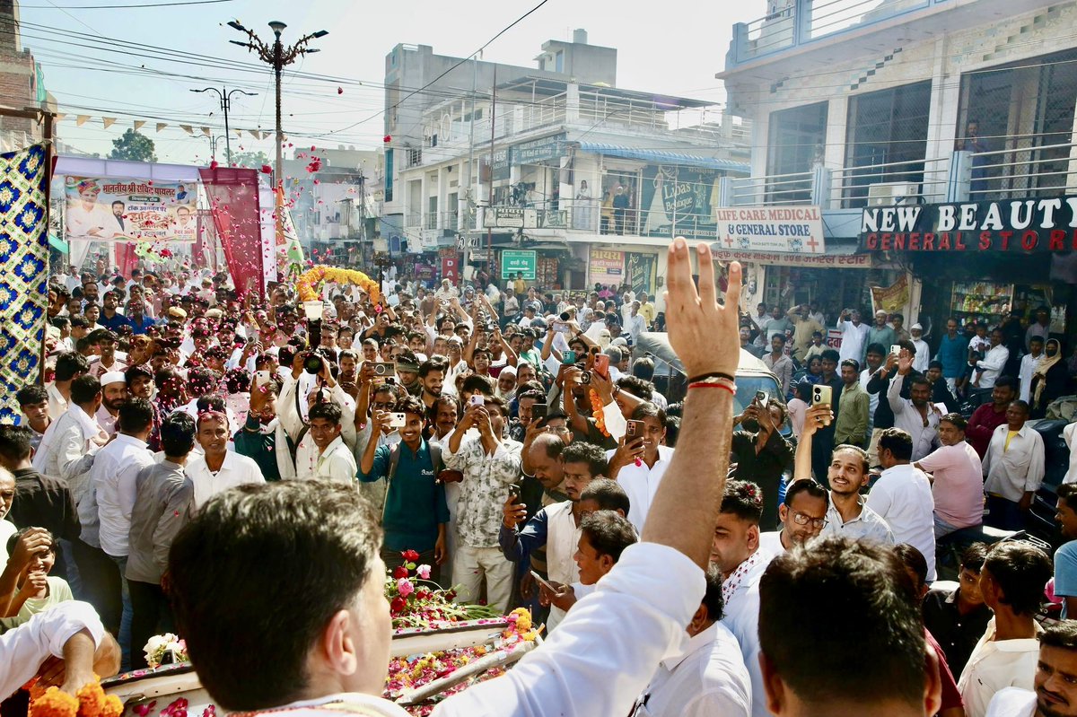 SachinPilot's tweet photo. मुझे बेहद खुशी है कि टोंक की समृद्धि और विकास के लिए हमने जो सपना देखा है, उसे जनता ने अपना समर्थन और आशीर्वाद दिया है।

आज नवनिर्वाचित सभापति मयंक गोयल जी एवं उपसभापति फरजाना सईद जी के साथ रोड शो में सम्मिलित होकर टोंक की जनता का आभार व्यक्त किया। https://t.co/TxhbDV9KUm