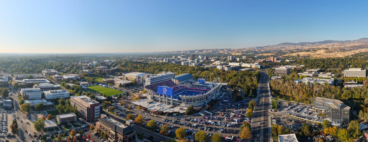 BroncoSportsFB's tweet photo. No place like home 🏡🔵

#BleedBlue | #BuiltDifferent https://t.co/XCBmsiQAgb