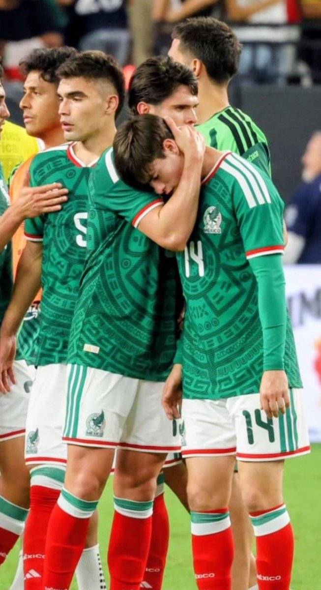 AshveilKATT's tweet photo. Si me dieran una moneda por cada que hormi termina en los brazos de Isra después de 3 goles en contra, tendría 2 monedas lo cual no es mucho pero q raro q pasará dos veces https://t.co/mpxqB9GPrX