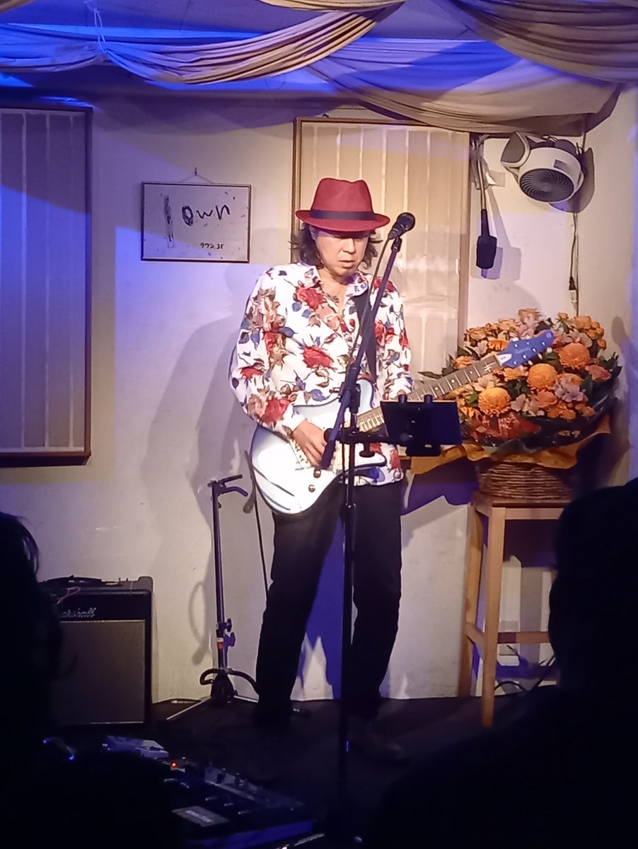 Maki1964Dai1961's tweet photo. やっと行けましたよ～
裕太郎さんのLIVE🎶　
すごく お久し振りになってしまったけど… 😅
やっぱりいいな～👍✨️　
いろいろと沁みたな～😌✨️
行けない間に売り切れちゃうと思ってた扇子も 赤・青の2本買えて嬉しい🥰

＃扇田裕太郎
＃lown https://t.co/Gj0feVLPkZ