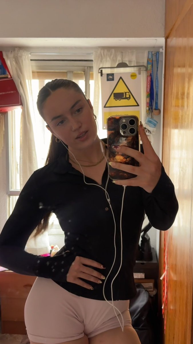 juliasglt's tweet photo. gymgymgym https://t.co/U7Kf7KJLKx