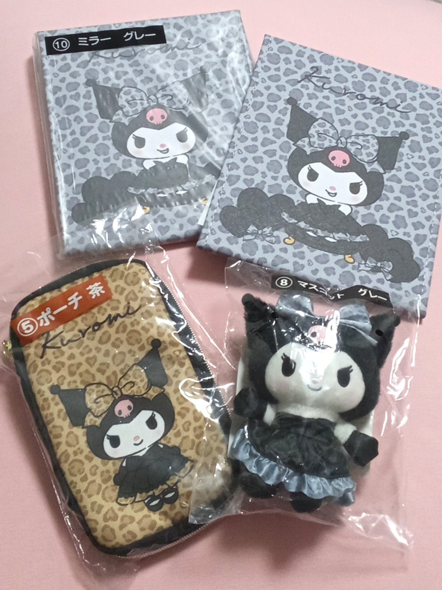 usagi_fangirl's tweet photo. クロミくじの結果‼️
ミラー被っちゃったけど、このミラー作りや厚みがかなりしっかりしてて良い買い物した気分♫彼氏も喜んでたくらい笑🤭
ポーチは中は筆箱みたいにポケットや仕切りがついてるようでこれまたしっかりした景品だ！ https://t.co/Aj3T7ZV97f